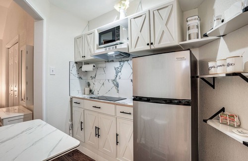 Grand Prairie Apartment | Luxury Studio with Pool | Near DFW & AT&T Stadium