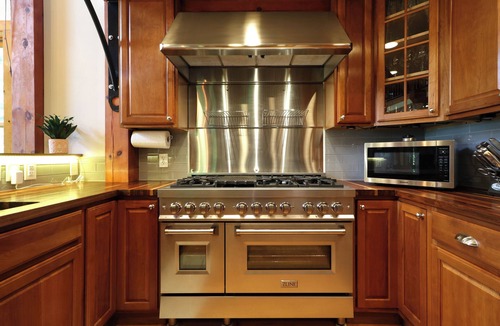 Spring Mills Cabin | Luxury Timber Frame Mountaintop Lodge, Stunning Views, 5 Suites, Chef's Kitchen