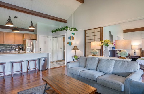 Kihei Condo | Luxury Top-Floor 2BR with Dual Master Suites & AC