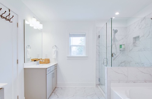 Peachtree Corners House | Luxury Townhome -Spacious and Cozy| Close to ATL