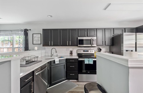 Charlotte House | Luxury Townhome in Charlotte-10 min from UNCC, PNC Pavilion and Motor Speedway