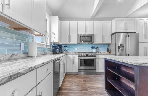 Northeast Virginia Beach Villa | Luxury Townhome 1 BLOCK from Beach, on Boardwalk