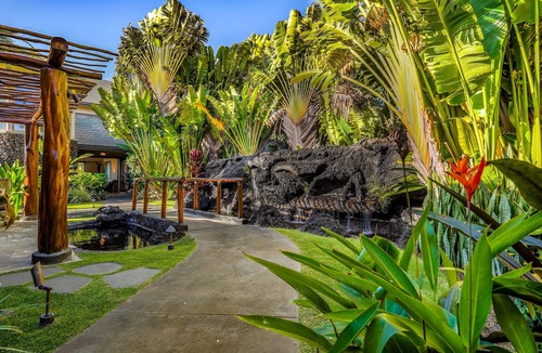 Waikoloa House | Luxury Villa Steps to Ocean w/3+ Bedroom Sleeps 8