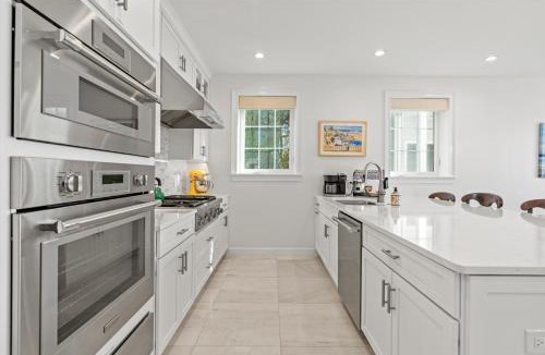 Jacksonville Beach Villa | Luxury Villa with 4 Ensuite Bedrooms Steps to Beach
