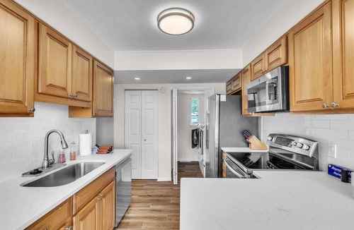 South Beach Condo | Luxury Waterfront Villa w/Dock on Hilton Head