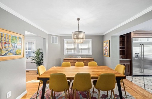 Arlington House | Lyon Retreat, 5-BR Luxurious Urban Estate