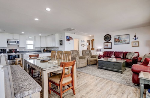 Surf City House | M&M Sandcastle - BEACHFRONT Ranch - second home M&M Beach Oasis 612684