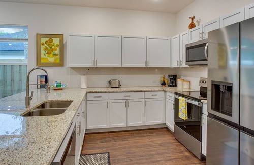 Carolyn Estates House | Mabank Vacation Rental: Walk to Cedar Creek Lake!