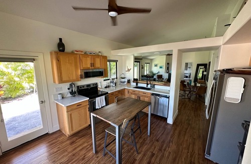 Kahaluu Bay House | Magic Sands Hale w Ocean View