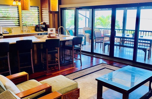 Kahaluu Bay House | Magic Sands Oceanfront! Sleeps 18, 6-bedroom house in charming Kailua-Kona!