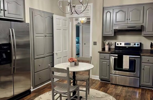 Vidalia Cottage | Magnificent Morningside Manor