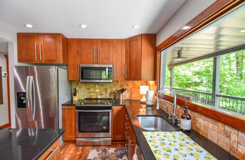 Dawsonville House | Magnificent Views family friendly dock kayak hot tub near wineries & outlet mall