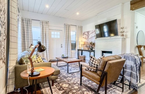 Austin Ave. House | *Magnolia Masterpiece* | Family Gathering Place