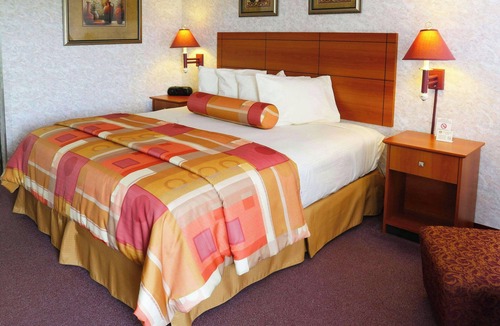 Howell Hotel | Magnuson Hotel Howell