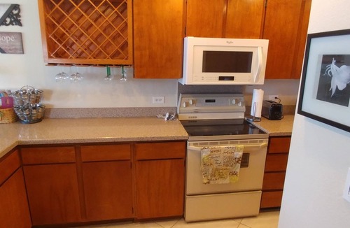 Maili Condo | Maili Cove Beachfront Get Away: Pool, Ocean & Sunsets/Teleworkers Dream