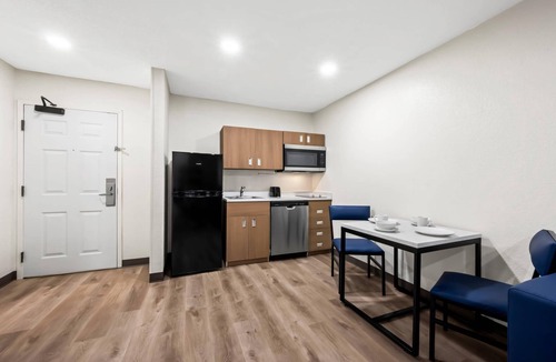 Northeast Raleigh Hotel | MainStay Suites Raleigh North