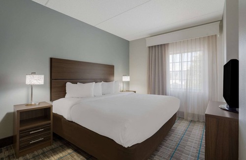 Wilmington Hotel | MainStay Suites Wilmington - University Area
