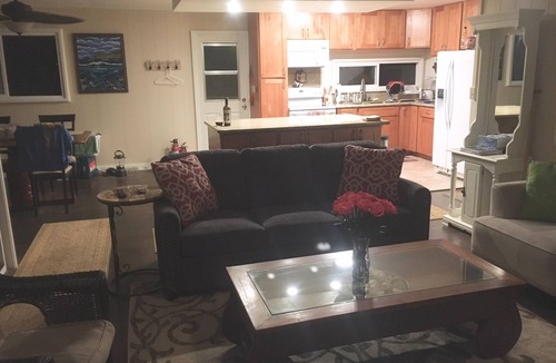 Makaha House | Makaha on the Beach-Back in Time =Direct Oceanfront & Cove