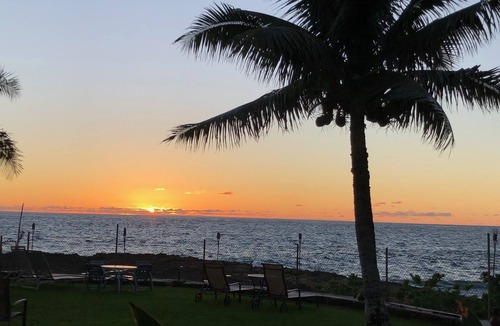 Makaha House | Makaha on the Beach-Back in Time =Direct Oceanfront & Cove