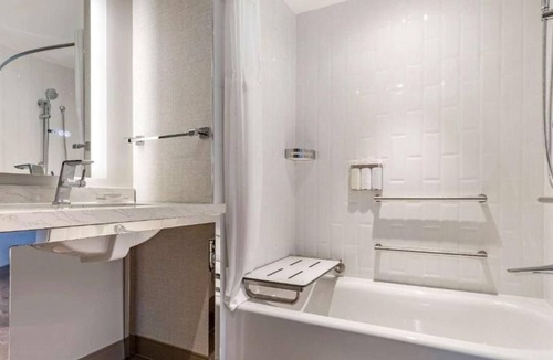 Buzzard Point House | Making The Best Memories Along the Way! 2 Restful Units, On-Site Restaurant