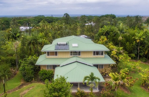 Keaau House | Maluhia Hale - Your one acre slice of paradise