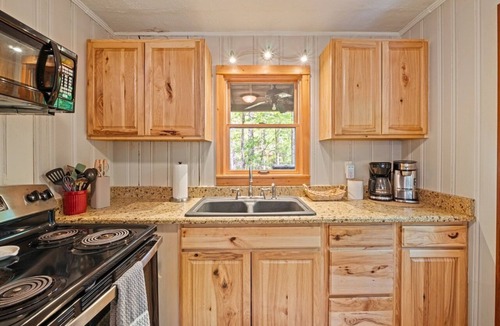 Linville Falls Cottage | Mamaw's Cabin @ Heart of Linville Falls w/spa