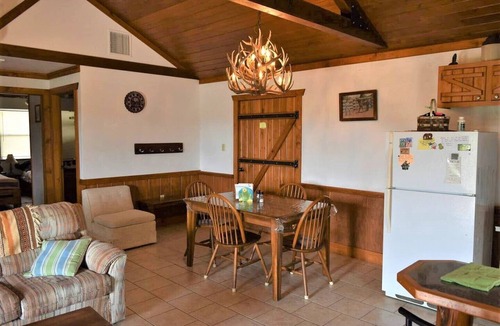 Doss House | Maner Lodge getaway, views from 1 of highest elevation pts, BBQ, 30min FBG