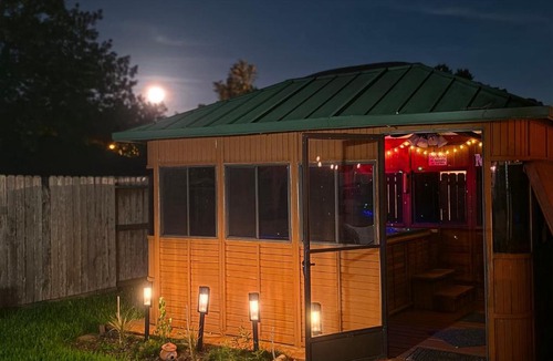 Atascocita House | Maple House Backyard retreat W Hot Tub Near IAH