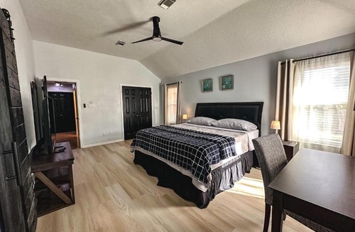 Atascocita House | Maple House Backyard retreat W Hot Tub Near IAH