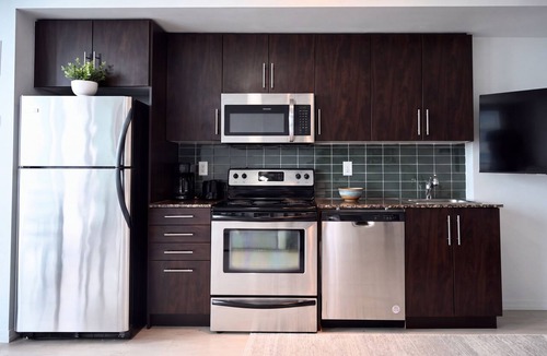 Downtown Toronto Condo | Maple leaf square