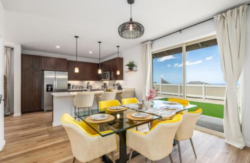 Makaha Valley House | @ Marbella Lane - Stylish House + Impressive Views
