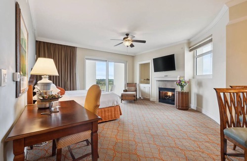 Myrtle Beach Hotel | Marina Inn at Grande Dunes 2BR Suite by RedAwning