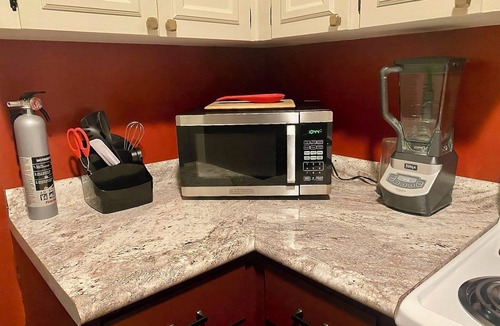 Holly Ridge House | Marines peaceful retreat, The Safari @ AbbeyAcres Near Beach with Washer & Dryer