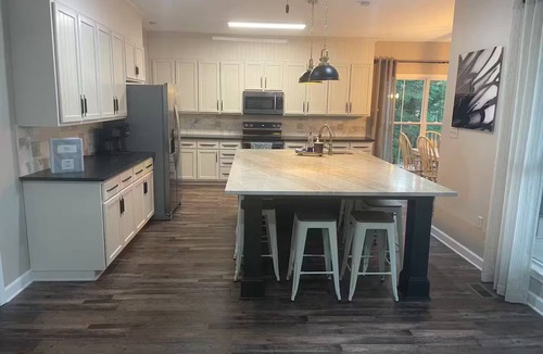Hardwick House | Marvelous lakefront 3-bedroom house with amazing views