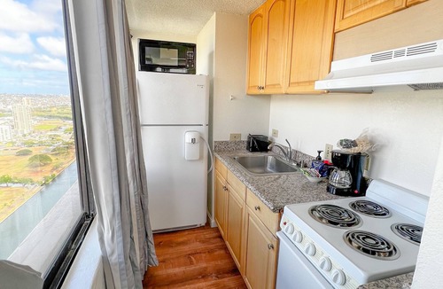 Waikiki Condo | Marvelous Mountain View Studio Condo by RedAwning