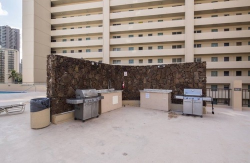 Waikiki Condo | Marvelous Mountain View Studio Condo by RedAwning