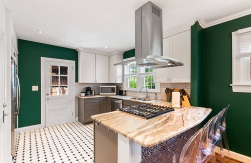 Potomac West Apartment | Massive 5BR Historic CozySuites House