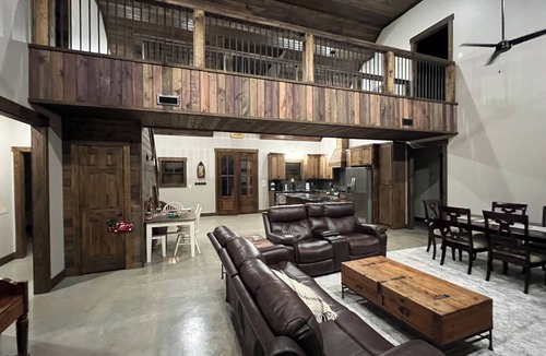 Heber Springs Cabin | Massive cabin on the Little Red River in Heber Springs - 6 bedrooms.