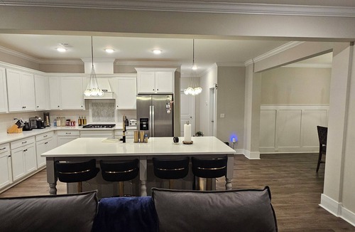 Langley House | Masters Rental 2026: Spacious 5-bedroom Pet Friendly, Corner lot, Wifi