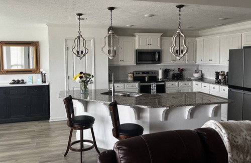 Langley House | Masters Rental- Clean and Sophisticated