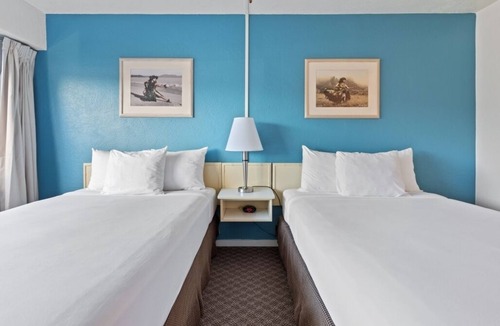 Kahului Hotel | Maui Escape! Harbor Views, Outdoor Pool, Short Drive to Maui Tropical Plantation