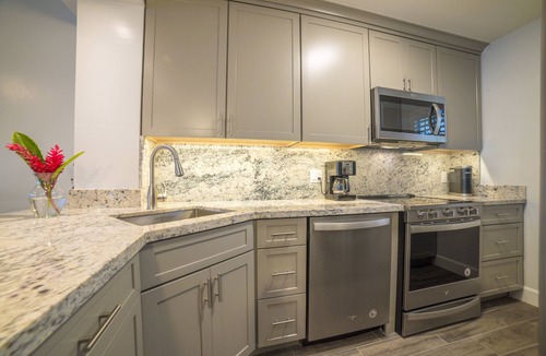 Kihei Condo | Maui Paradise – BEACH FRONT condo w/AC, Stunning Ocean & Sunset Views!