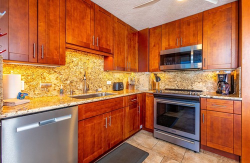 Kihei Condo | Maui Parkshore #412 Ocean View in the Heart of Kihei, Walk to Kamaole Beach
