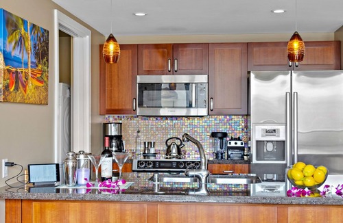 Kaanapali Condo | Maui Resort Rentals: Honua Kai Hokulani 618 - 6th Floor 1BR w/Partial Ocean & Mountain Views