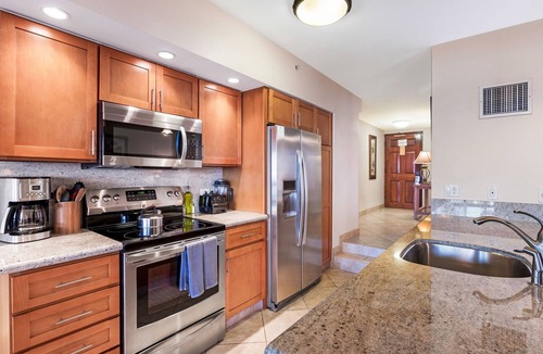 Kaanapali Condo | Maui Resort Rentals: Ka'anapali Ali'i 432 - Deluxe Oceanview Interior Courtyard