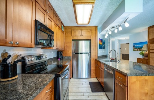 Kihei Condo | Maui super value, Kihei Oceanfront Complex, AC. 1st Fl, Remodel & Walk to beach