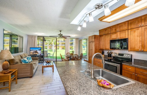 Kihei Condo | Maui super value, Kihei Oceanfront Complex, AC. 1st Fl, Remodel & Walk to beach