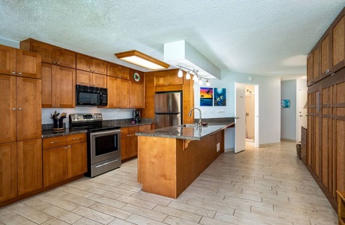 Kihei Condo | Maui super value, Kihei Oceanfront Complex, AC. 1st Fl, Remodel & Walk to beach
