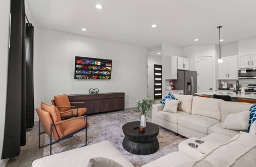 MLK House | Mega Lux Combined Unit - Up to 36 Guests