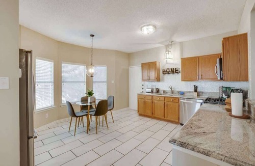 Flower Mound House | Melody Home near Grapevine, DFW Airport w backyard